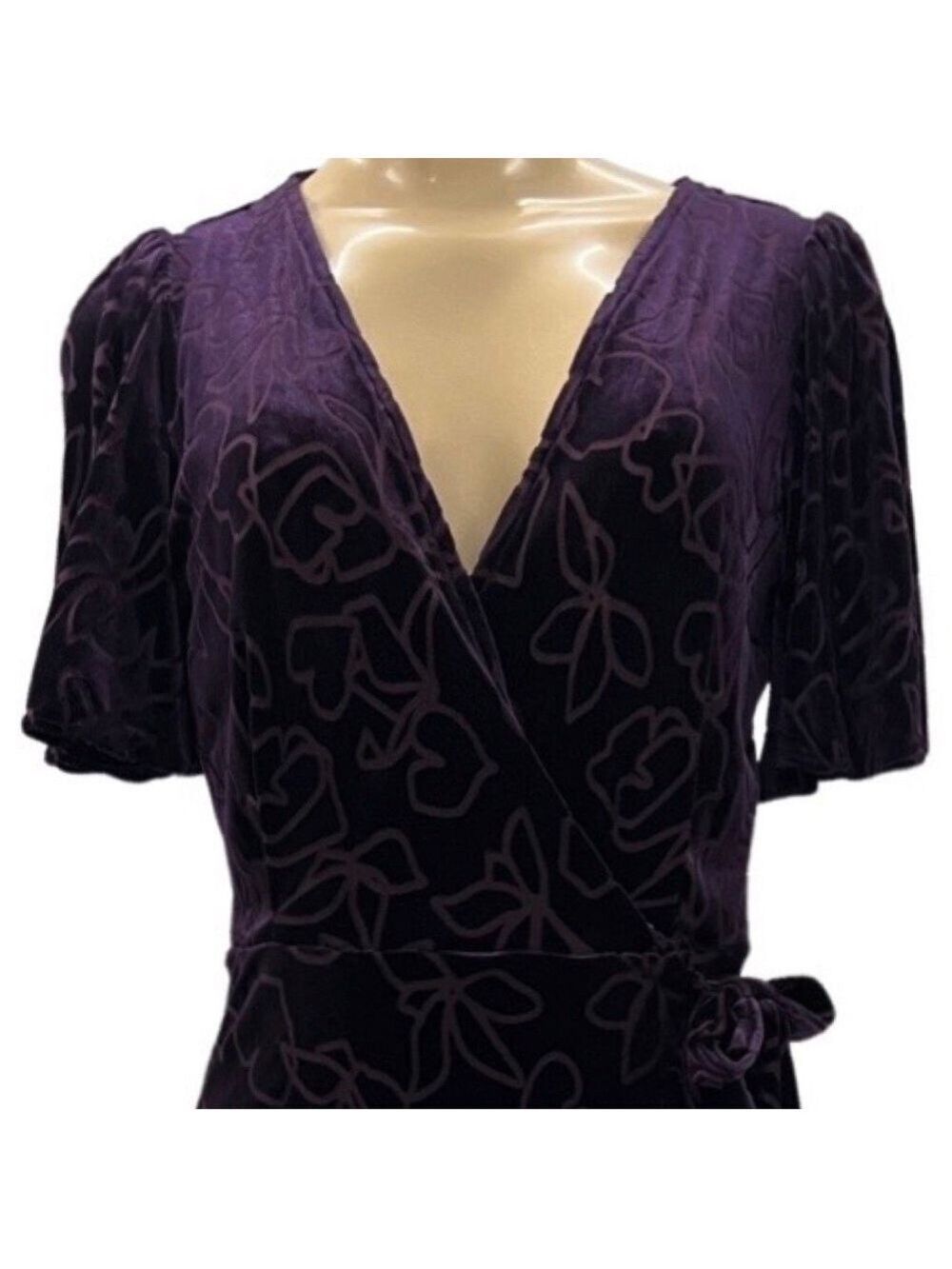 π©ποΈ NWT $159 Calvin Klein Purple Short V-Neck Ruffled Hem Faux Wrap Velvet Dress - Picture 6 of 14